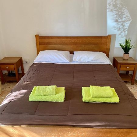 Moutallos Rooms Inn Homes Paphos Bagian luar foto