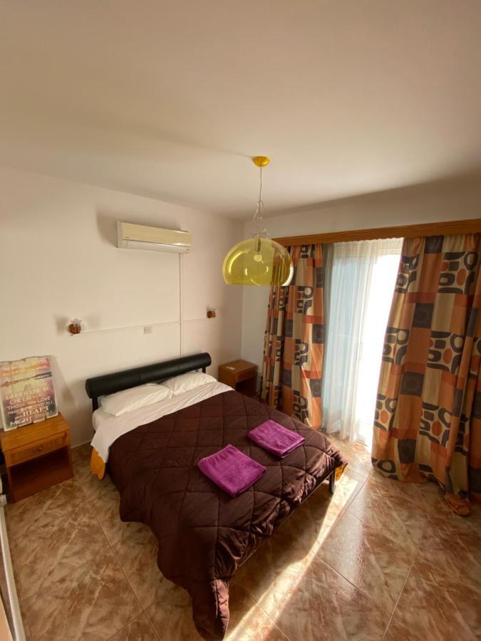 Moutallos Rooms Inn Homes Paphos Bagian luar foto