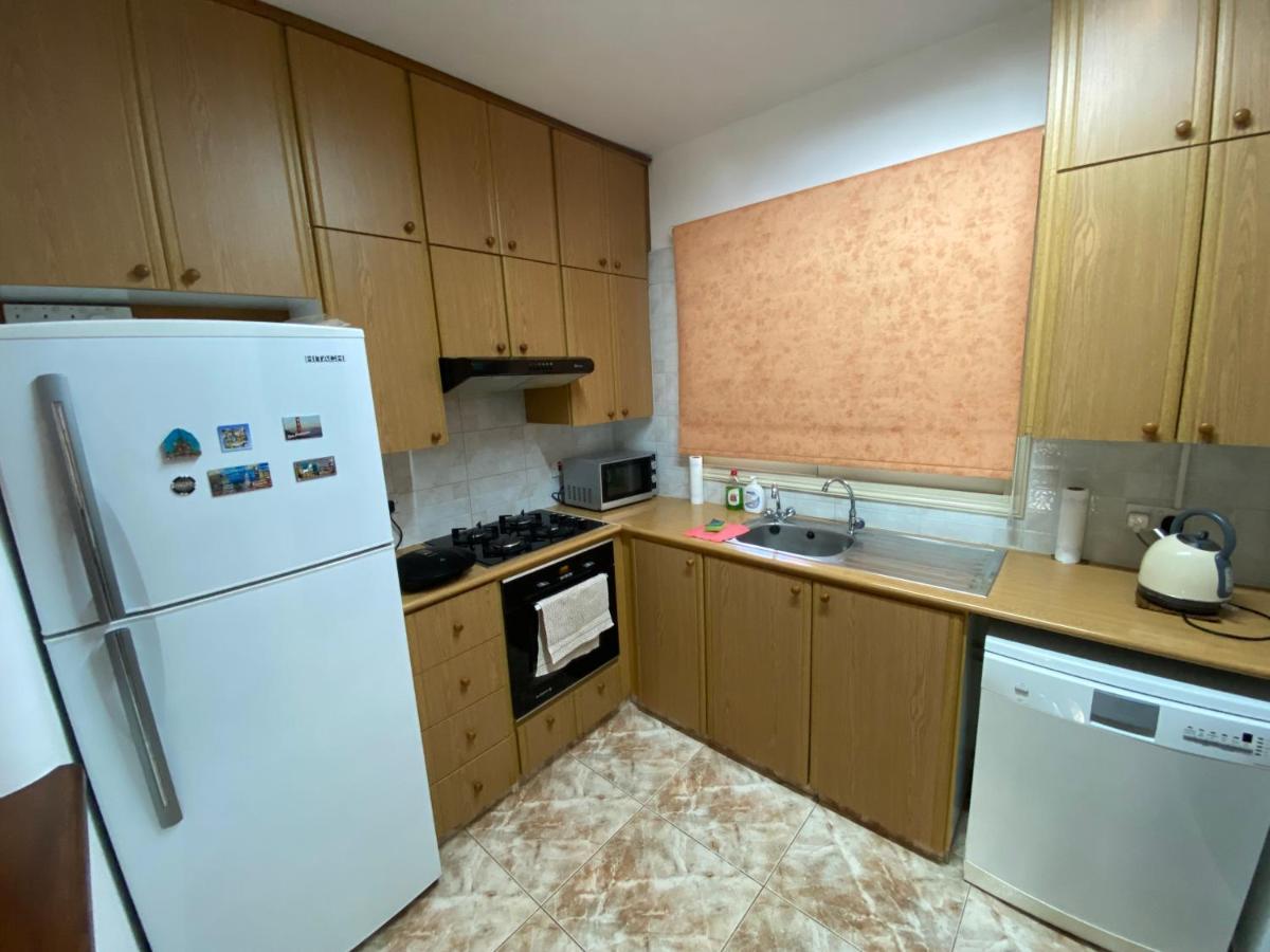 Moutallos Rooms Inn Homes Paphos Bagian luar foto