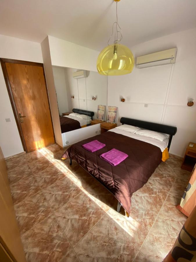 Moutallos Rooms Inn Homes Paphos Bagian luar foto