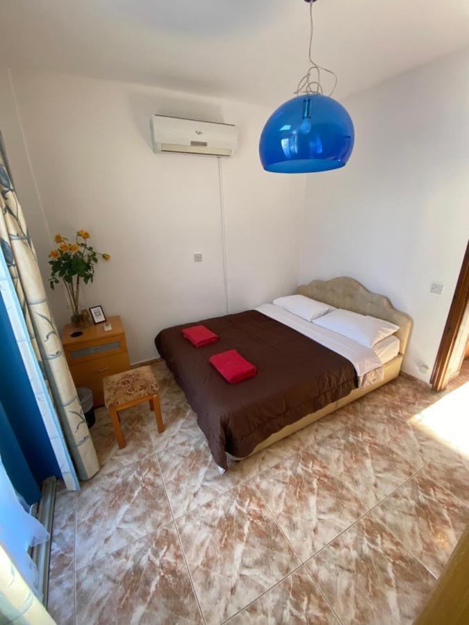 Moutallos Rooms Inn Homes Paphos Bagian luar foto