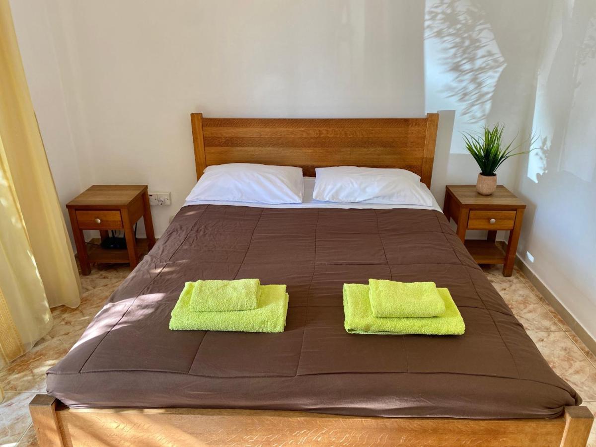 Moutallos Rooms Inn Homes Paphos Bagian luar foto